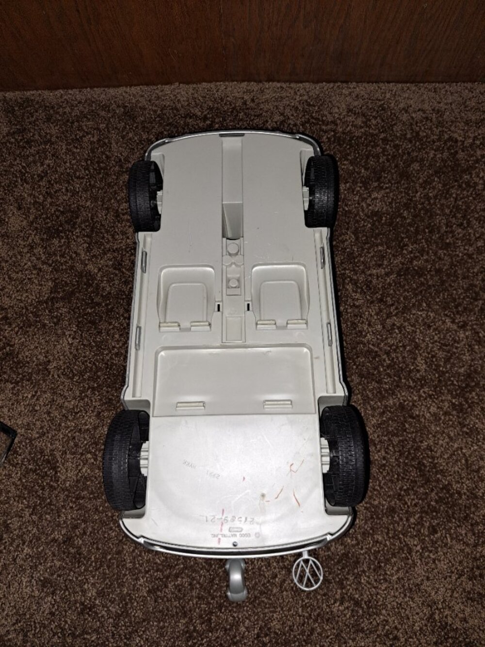 Vintage 2000 Mattel Barbie Silver Volkswagen Beetle toy car with flower decals - Picture 11 of 14